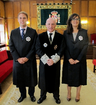 Los nuevos jueces con el presidente del TSJCM, Vicente Rouco